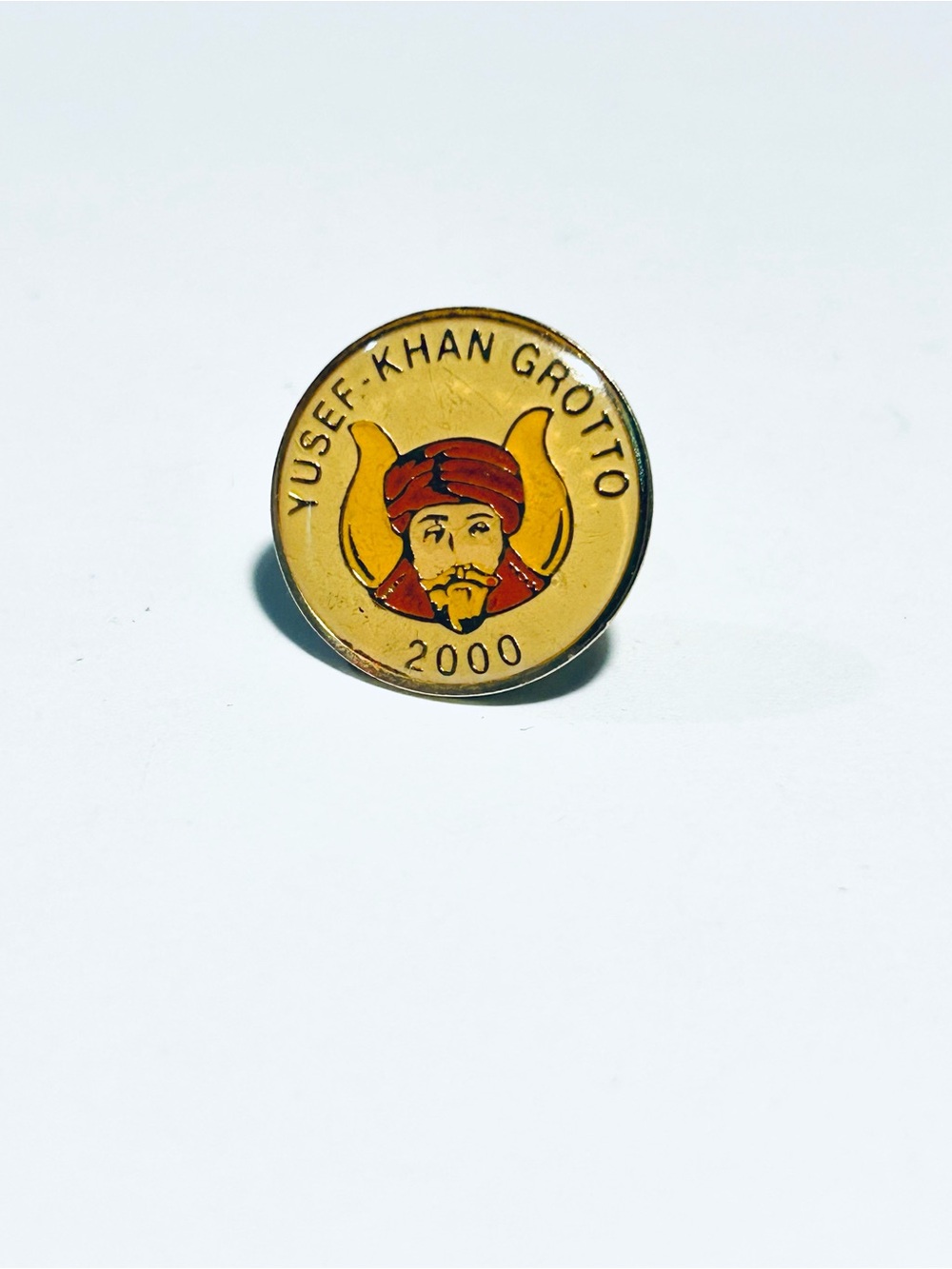 2000 Yusuf-khan Grotto Gold-Tone Collectible Lapel Pin